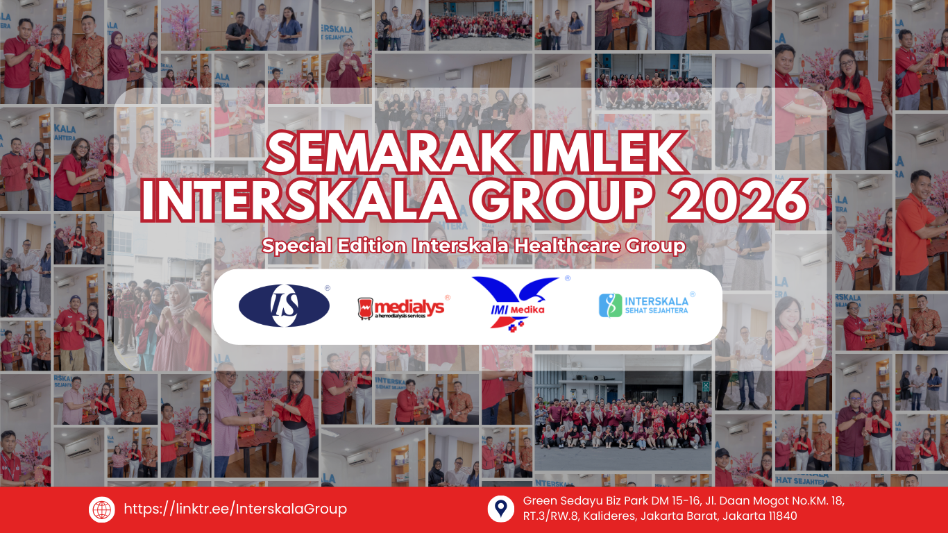 Interskala team receiving Imlek gifts